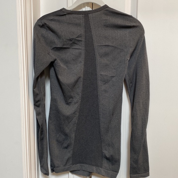 Fabletics top - Picture 2 of 4